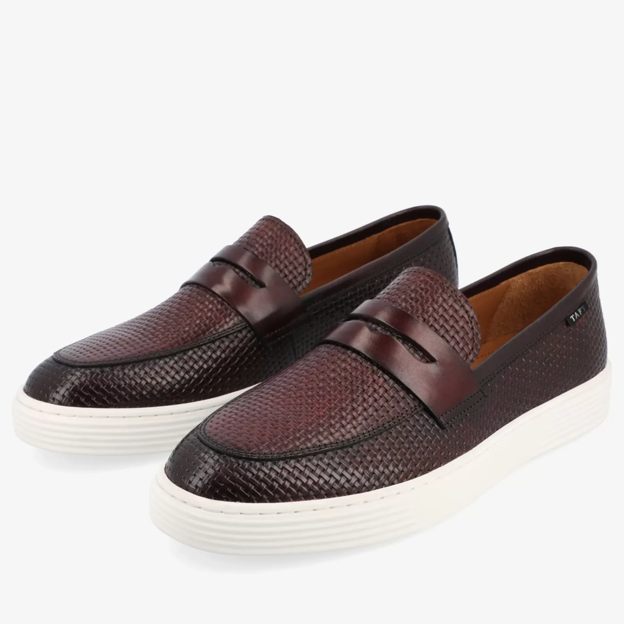 Shop TAFT Model 106 Loafer In Cherry